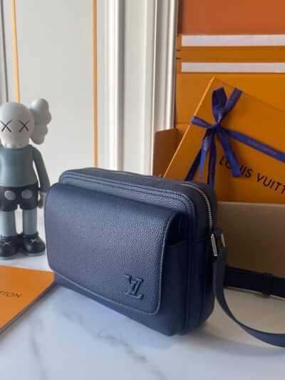 Louis Vuitton Boarding Messenger Bag