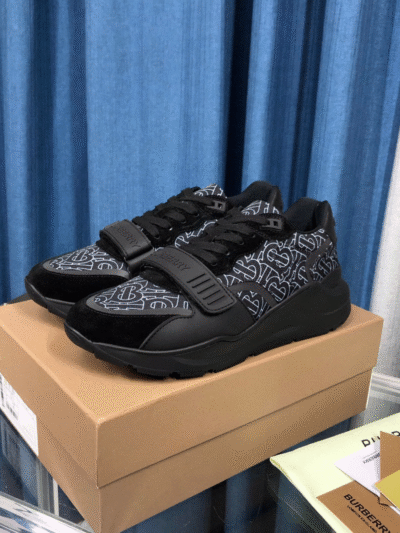 BURBERRY Sneakers Black Pattern