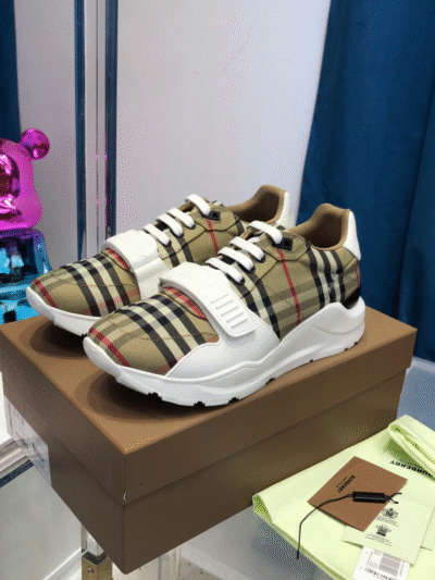 BURBERRY Sneakers White Pattern
