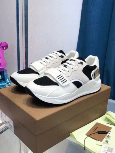 BURBERRY Sneakers Gray / White