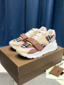 BURBERRY Sneakers Creme Pink