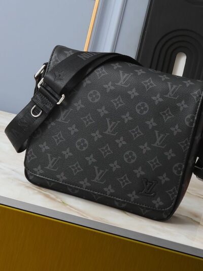 Louis Vuitton Messenger Bag